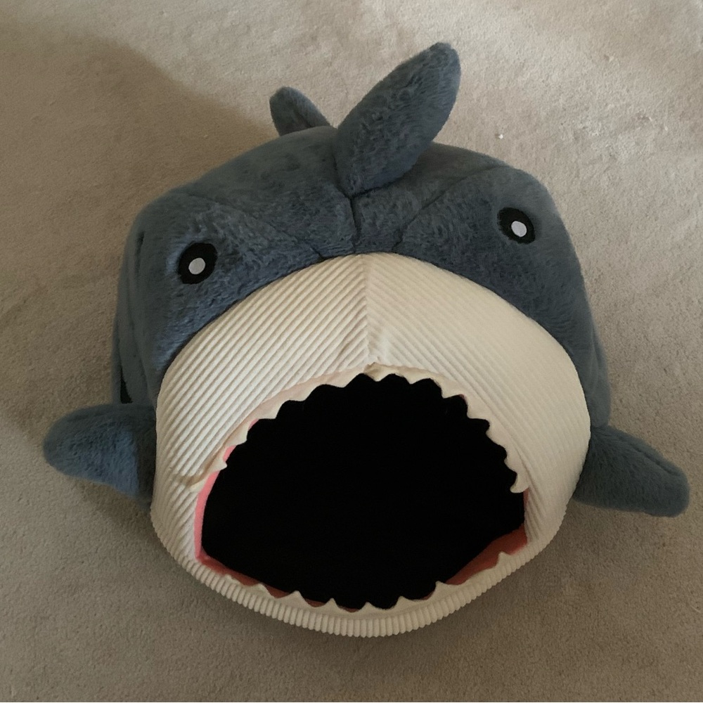 Shark Pet Bed in Gray and Cream